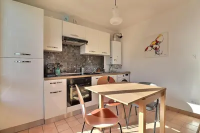 Cuisine ou kitchenette dans l'établissement La Douce Parenthèse - Studio with garage - Lyon 4th
