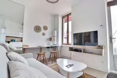 Télévision ou salle de divertissement dans l'établissement Le Charpennes - Beautiful T1 Apartment - Villeurbanne