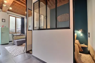 Coin salon dans l'établissement La Loge - Beautiful T2 Apartment - Lyon 5th