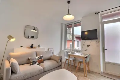 Télévision ou salle de divertissement dans l'établissement Degemer - T1 Apartment in Charpennes - Villeurbanne