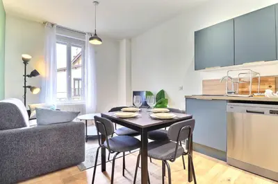 Cuisine ou kitchenette dans l'établissement The Tavira - Magnificent renovated T2 apartment - Villeurbanne