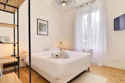 Un ou plusieurs lits dans un hébergement de l'établissement The Tavira - Magnificent renovated T2 apartment - Villeurbanne