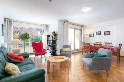 Coin salon dans l'établissement L'Azalée - 106m2 avec BALCONS & PARKING - proche hôpitaux & métro
