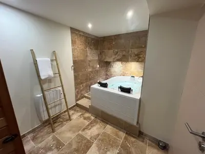 Salle de bains dans l'établissement L'Oasis de la pyramide