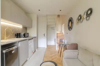 Cuisine ou kitchenette dans l'établissement Joli duplex avec jardin, 2 personnes, Écully