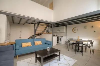 Coin salon dans l'établissement Appartement spacieux, proche gare, Lyon 3e