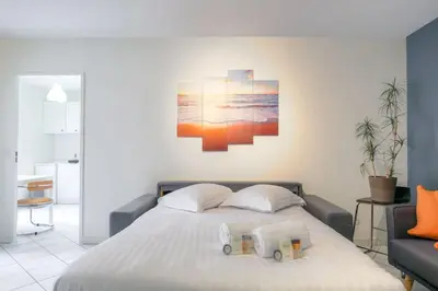 Un ou plusieurs lits dans un hébergement de l'établissement Appartement lumineux dans le quartier Jean Macé
