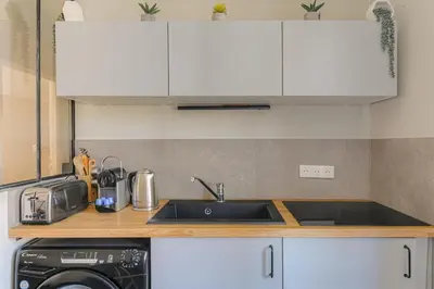 Cuisine ou kitchenette dans l'établissement Convivial et Calme proche Parilly et Gerland