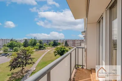 Balcon ou terrasse dans l'établissement La Belle Escale - appartement lumineux à proximité d'Eurexpo