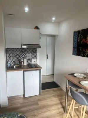 Cuisine ou kitchenette dans l'établissement VERDI studio COSY au calme parking gratuit