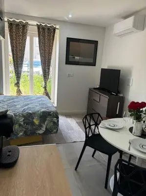 Télévision ou salle de divertissement dans l'établissement Mozart Cosy Love room