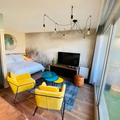 Studio lumineux avec balcon proche Tête d'Or