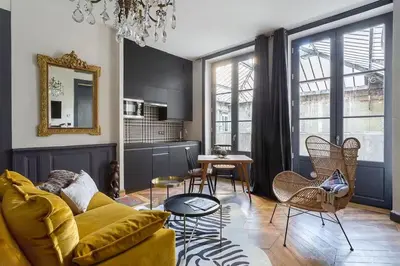 Coin salon dans l'établissement Le Secret, climatisé, Place des Terreaux-Lyon 1er