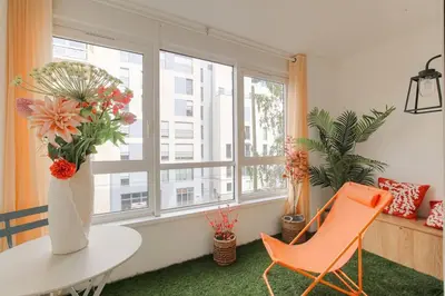 Coin salon dans l'établissement Appartement raffiné, veranda et parking, Lyon 3
