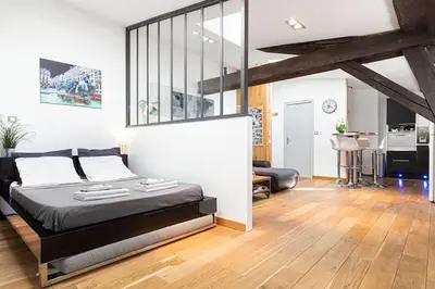 Un ou plusieurs lits dans un hébergement de l'établissement Loft élégant climatisé, Centre-ville Lyon Terreaux