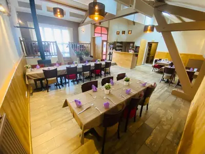 Restaurant ou autre lieu de restauration dans l'établissement Les pierres roses