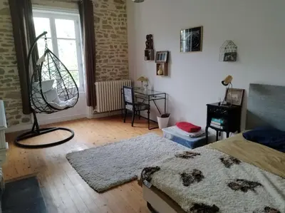 Coin salon dans l'établissement Maison de charme très spacieuse