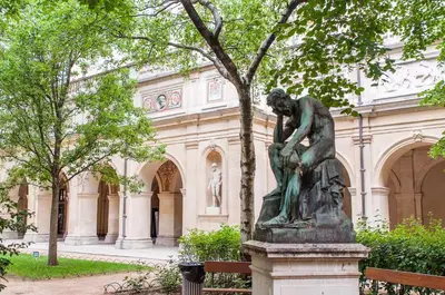Jardin de l'établissement L'Auguste, proche Opéra et climatisé, Lyon 1