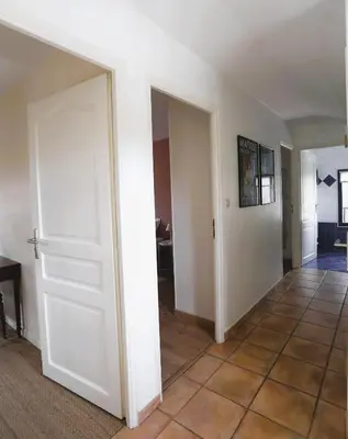 Télévision ou salle de divertissement dans l'établissement Les chambres de la Dombes