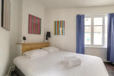 Un ou plusieurs lits dans un hébergement de l'établissement Appartement cosy et lumineux, Berges du Rhône