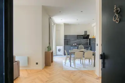Cuisine ou kitchenette dans l'établissement Joli T3 avec terrasse et parking, Écully