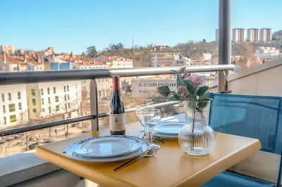 Balcon ou terrasse dans l'établissement Bel appartement avec vue imprenable, Lyon-Vaise