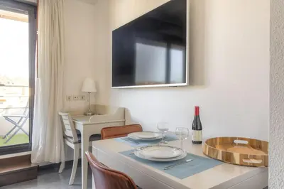 Télévision ou salle de divertissement dans l'établissement Bel appartement avec vue imprenable, Lyon-Vaise