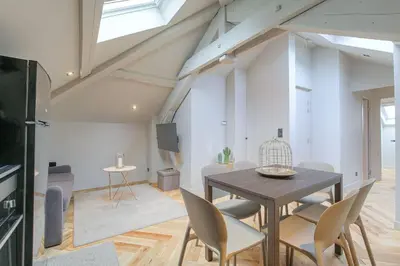 Plan de l'établissement Bel appartement T3, bien équipé, Ecully