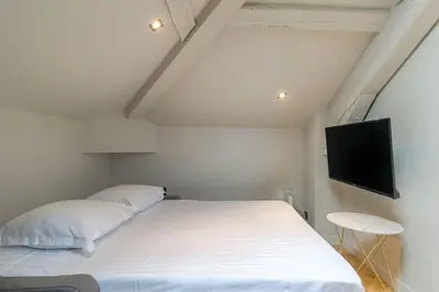 Un ou plusieurs lits dans un hébergement de l'établissement Bel appartement T3, bien équipé, Ecully