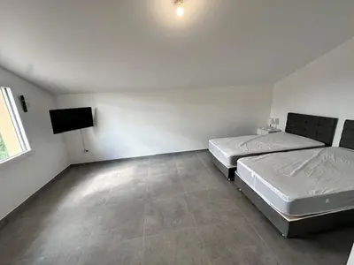 Un ou plusieurs lits dans un hébergement de l'établissement House 30 With 5 Bedrooms Lechaffardcom