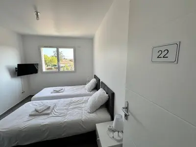 Un ou plusieurs lits dans un hébergement de l'établissement House 20 with 5 bedrooms lechaffardcom