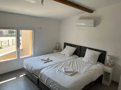 Un ou plusieurs lits dans un hébergement de l'établissement House 10 with 1 bedroom lechaffardcom
