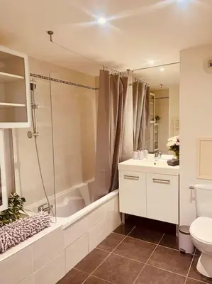 Salle de bains dans l'établissement Le Dalgabio -1 min de la gare-