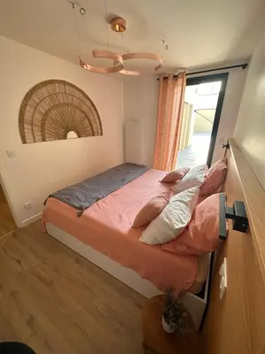 Un ou plusieurs lits dans un hébergement de l'établissement Appartement ROSE, Aéroport ST EXUPERY, Groupama stadium, Eurexpo, LDLC Arena