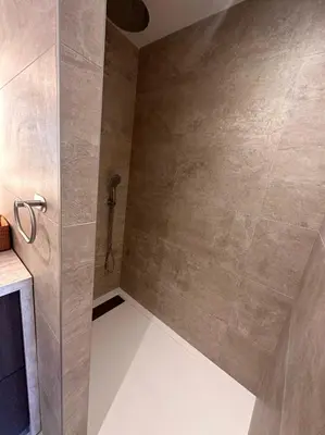 Salle de bains dans l'établissement Appartement ROSE, Aéroport ST EXUPERY, Groupama stadium, Eurexpo, LDLC Arena