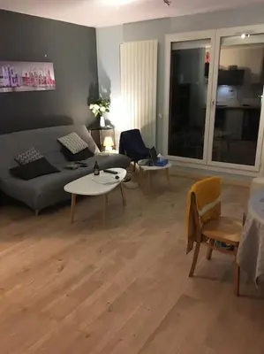 Coin salon dans l'établissement Appartement en Rez de jardin climatisée 2 pièces-cuisine avec terrasse et jardin