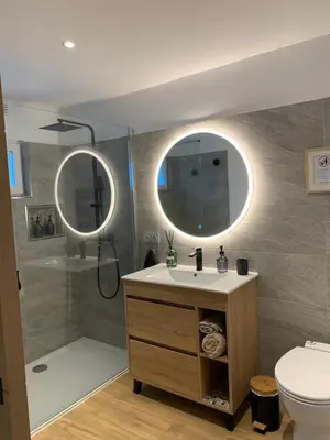 Salle de bains dans l'établissement Studio calme avec Parking accès rapide Eurexpo Le Chasseland