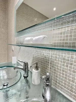Salle de bains dans l'établissement La maison de Vincent de Miss K