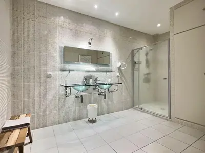 Salle de bains dans l'établissement La maison de Vincent de Miss K