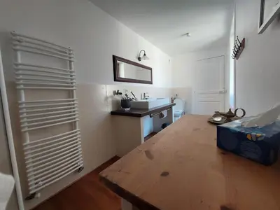 Cuisine ou kitchenette dans l'établissement Chambre de charme avec vue et piscine