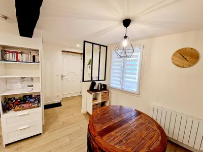 Cuisine ou kitchenette dans l'établissement Studio Calme & Connecté Près de Lyon
