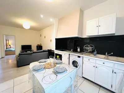Cuisine ou kitchenette dans l'établissement Appartement T3 4 à 6 personnes