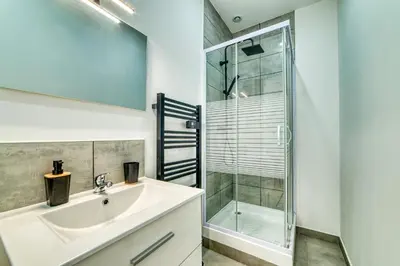 Salle de bains dans l'établissement L'Amandier - Superbe appart au coeur de Lyon 5