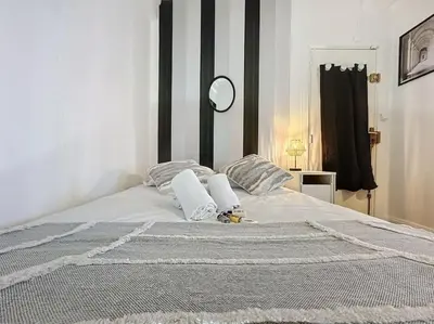 Un ou plusieurs lits dans un hébergement de l'établissement My home auguste comte 1