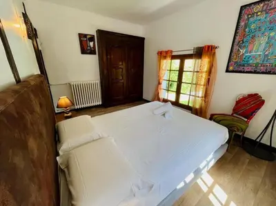 Un ou plusieurs lits dans un hébergement de l'établissement Villa La Selva avec Jacuzzi et vue panoramique
