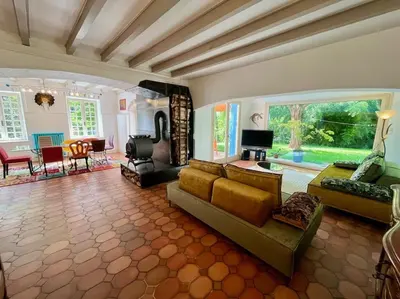 Coin salon dans l'établissement Villa La Selva avec Jacuzzi et vue panoramique