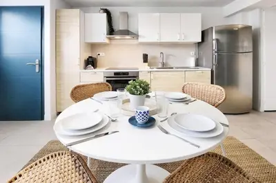 Cuisine ou kitchenette dans l'établissement Villa Eurexpo 185m2