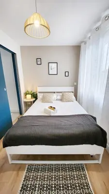 Un ou plusieurs lits dans un hébergement de l'établissement Villa Eurexpo 185m2