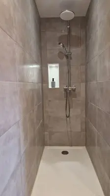 Salle de bains dans l'établissement Le Champ du Roy Appartement 76m2 Lyon Sud 5min A7 parking privé