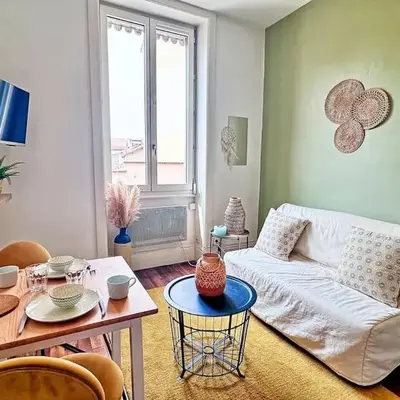 Studio central et confortable